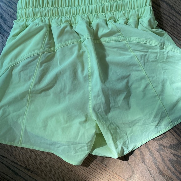 lululemon athletica Pants - LuLulemon Neon Workout lined 5 inch short, size 6
